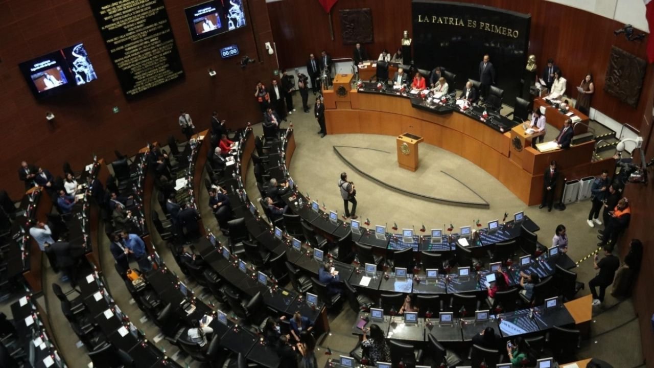 Senado eleva a 25 años la pena máxima por extorsión en México