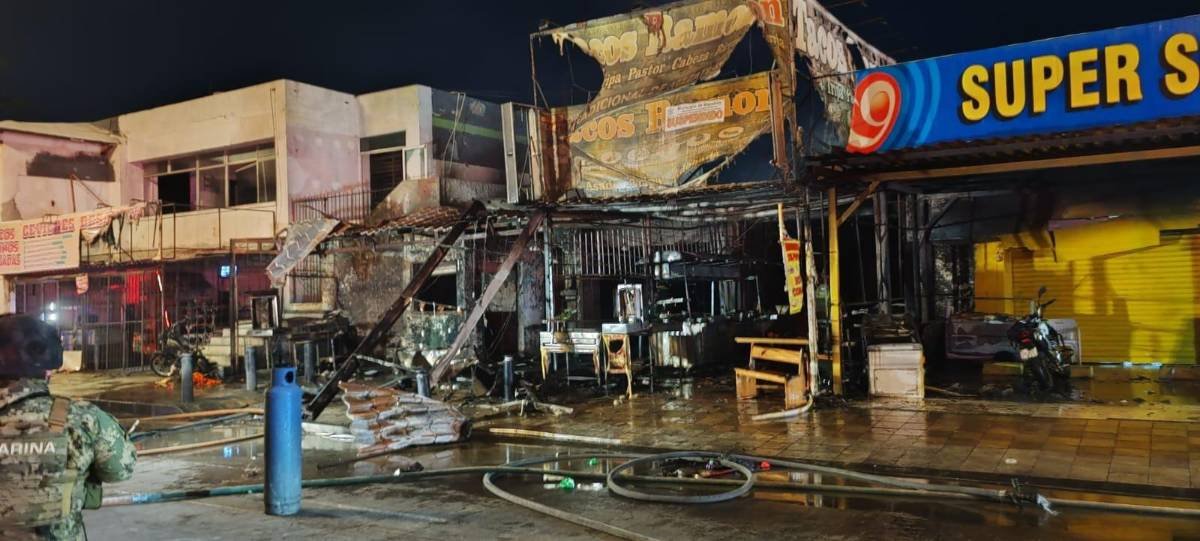 Suman cuatro muertos por explosión en taquería del Malecón Mazatlán