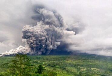Indonesia activa alerta máxima por erupción del volcán Semeru