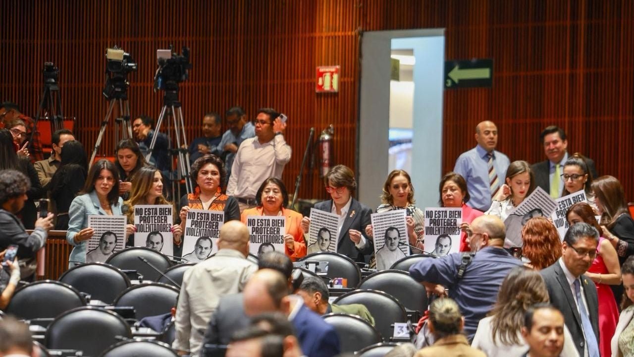 Noroña y Cuauhtémoc Blanco, acusados de violencia contra mujeres