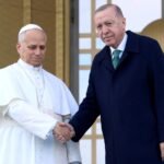 Papa León XIV inicia gira en Turquía para diálogo interreligioso