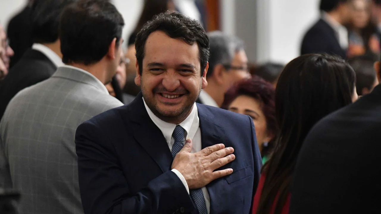 Estatutos de Morena permiten sueldos superiores al de Sheinbaum