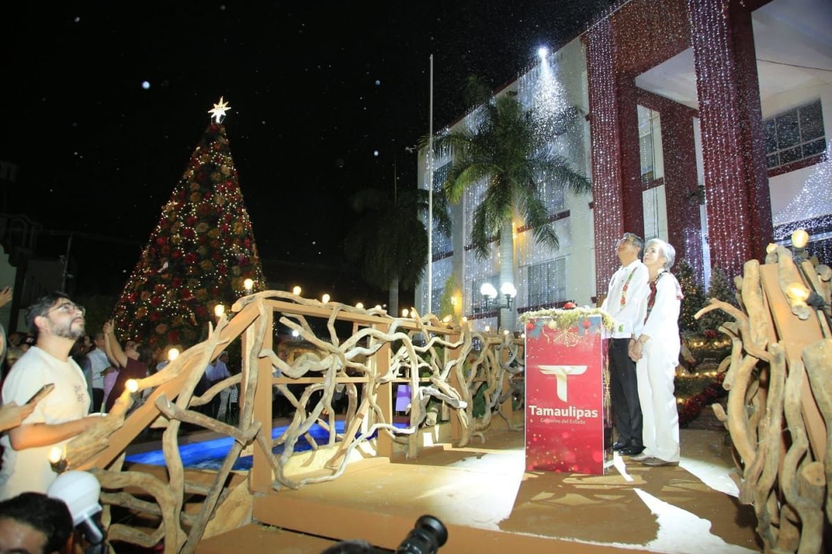 Américo Villarreal y DIF encabezan desfile navideño en Tamaulipas