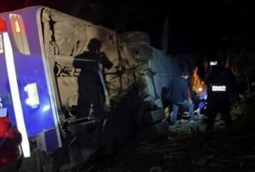 Volcadura de autobús en Hidalgo deja cinco muertos y 22 heridos