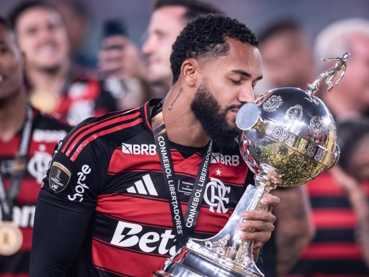 Pumas ficha a Juninho de Flamengo y busca otro delantero