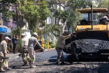 Sheinbaum entrega 30 trenes de repavimentación en 2025