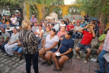 Victoria entrega despensas a familias vulnerables en Enfermeras
