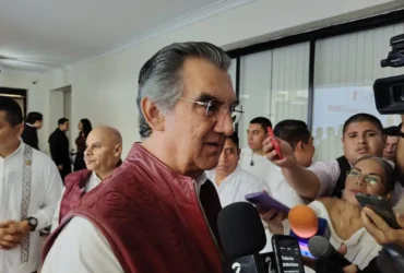 En un contexto marcado por tensiones internacionales, el gobernador de Tamaulipas, Américo Villarreal Anaya, hizo un llamado a cerrar filas con la presidenta de México, Claudia Sheinbaum Pardo, y a mantener una política exterior sustentada en la justicia, la paz y el respeto al derecho internacional.