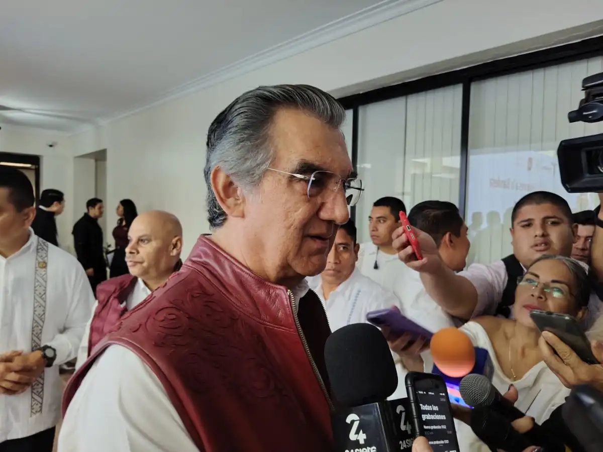 En un contexto marcado por tensiones internacionales, el gobernador de Tamaulipas, Américo Villarreal Anaya, hizo un llamado a cerrar filas con la presidenta de México, Claudia Sheinbaum Pardo, y a mantener una política exterior sustentada en la justicia, la paz y el respeto al derecho internacional.