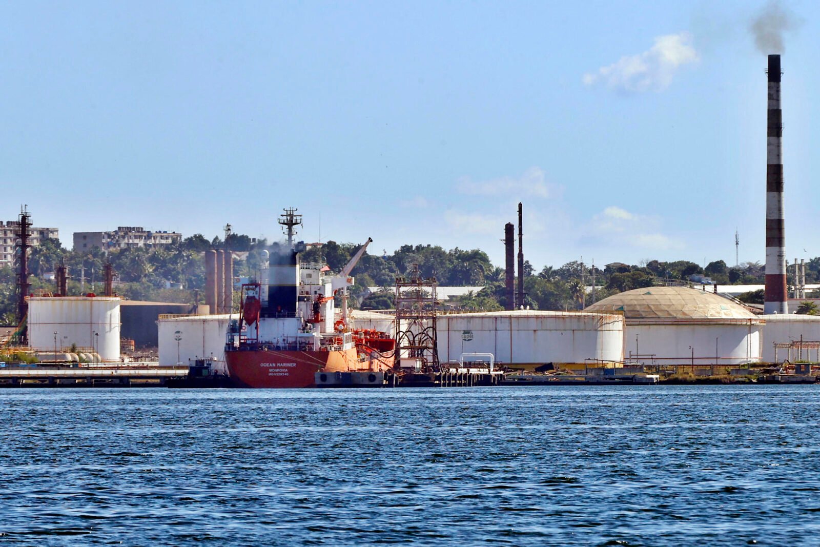 Cuba recibe 86 mil barriles de combustible de México