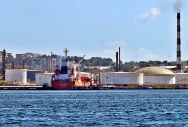 Cuba recibe 86 mil barriles de combustible de México