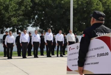 Tamaulipas premia a siete policías por asegurar armas y explosivos