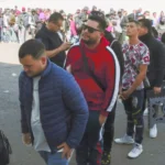 Jueza de EE UU frena revocación de estatus legal a migrantes