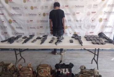 Detienen a menor con armas y equipo táctico en Veracruz