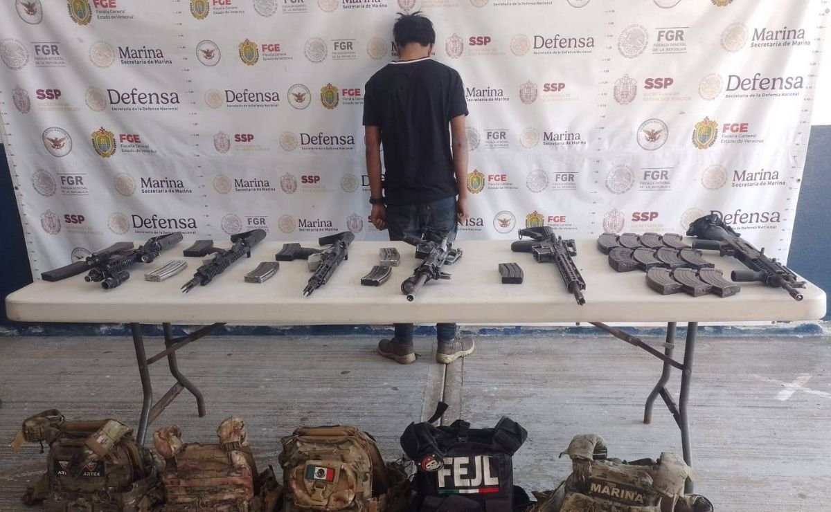 Detienen a menor con armas y equipo táctico en Veracruz