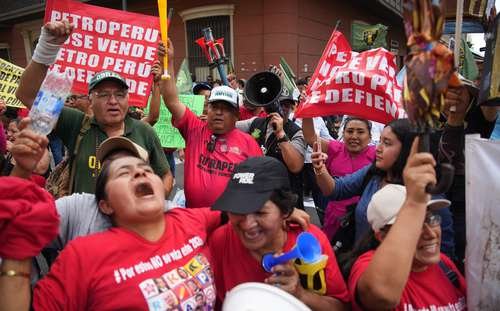 Congreso de Perú destituye al presidente interino José Jerí