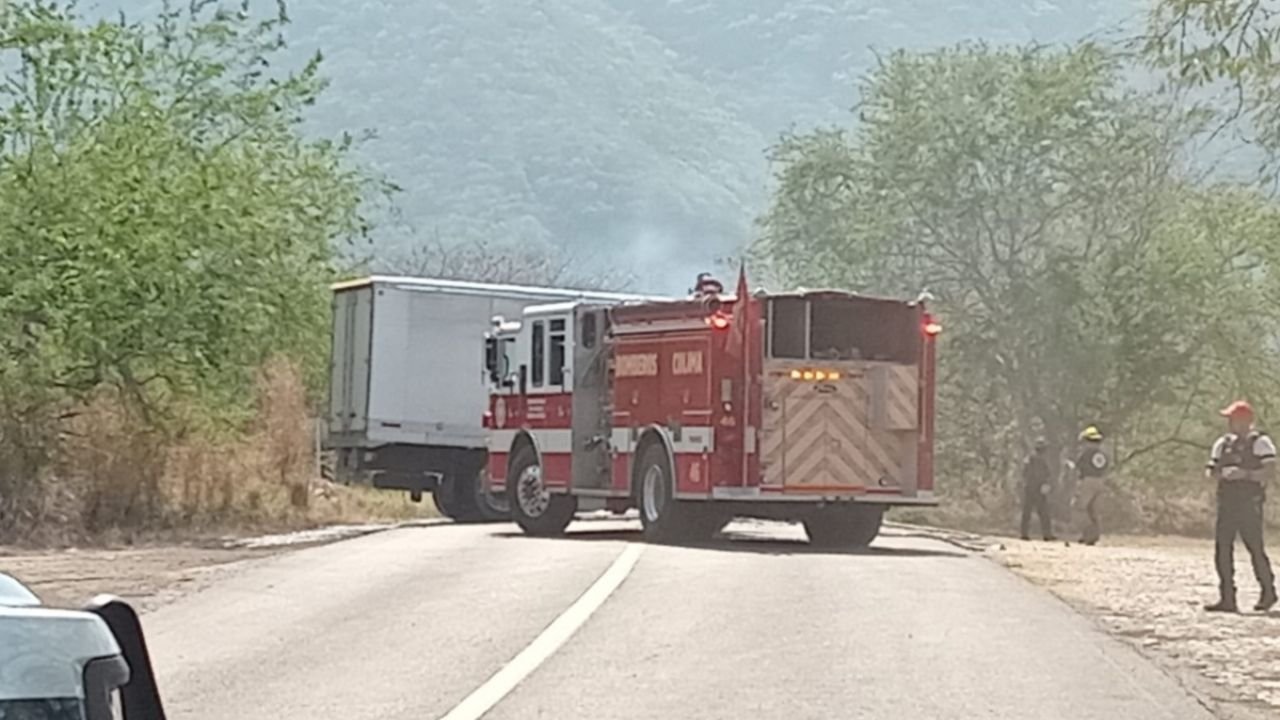 Bloqueos en la carretera Colima-Pihuamo afectan tránsito regional