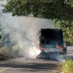 Bloqueos y quema de vehículos afectan carreteras de Nayarit