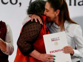 Sheinbaum entrega escrituras en Tecámac para mujeres mexiquenses