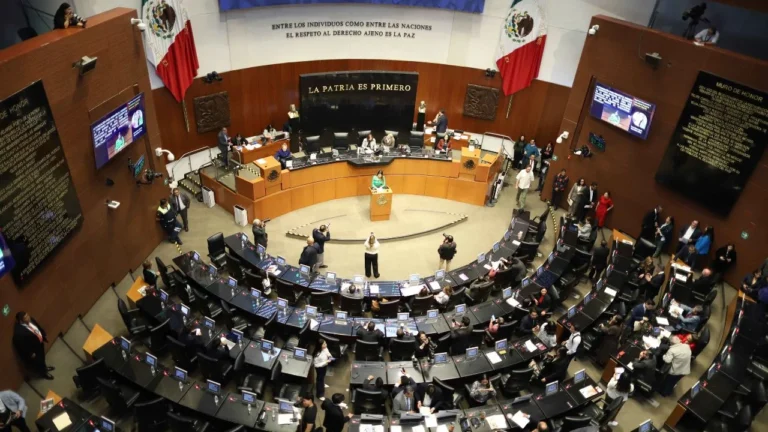 Senado avala eliminar pensiones doradas de exfuncionarios en México