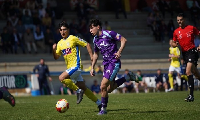 Ciudad de Lucena vence al Coria y consolida su liderato en Tercera