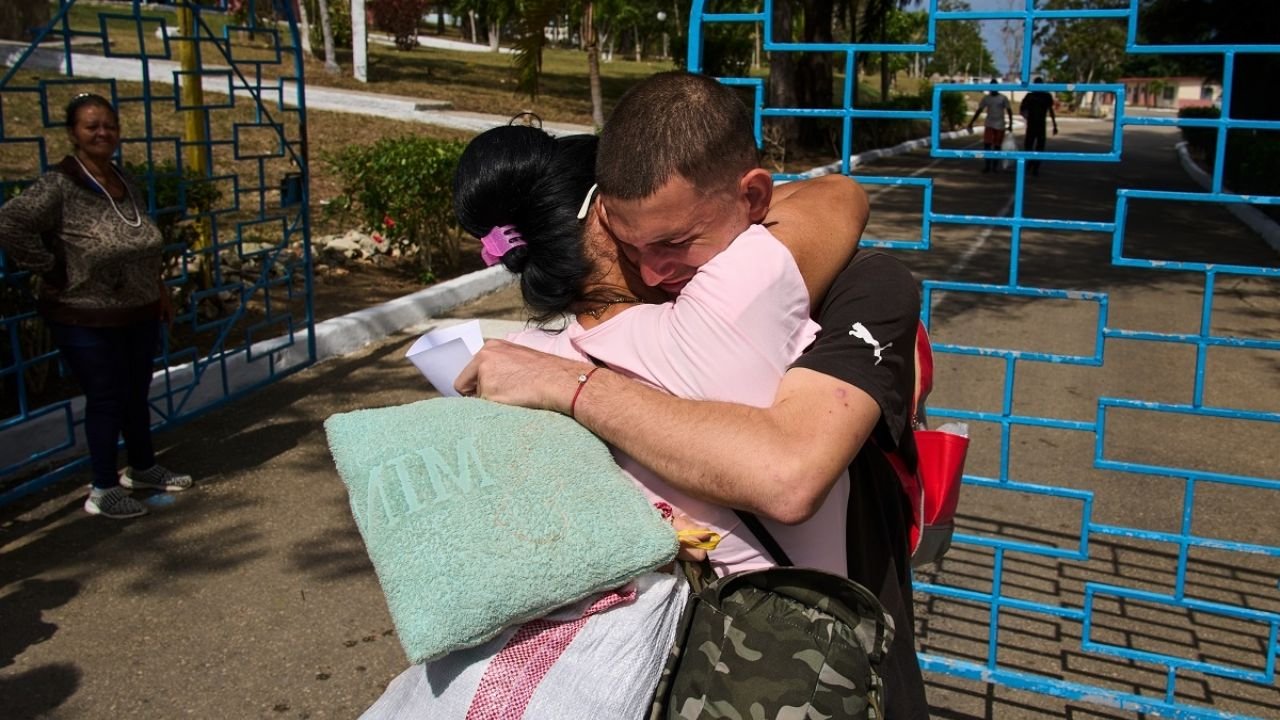 Cuba libera a 20 presos políticos bajo indulto humanitario
