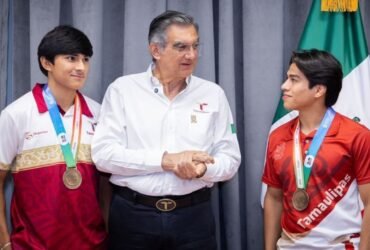 Américo Villarreal reconoce a campeones de la Olimpiada Nacional 2026