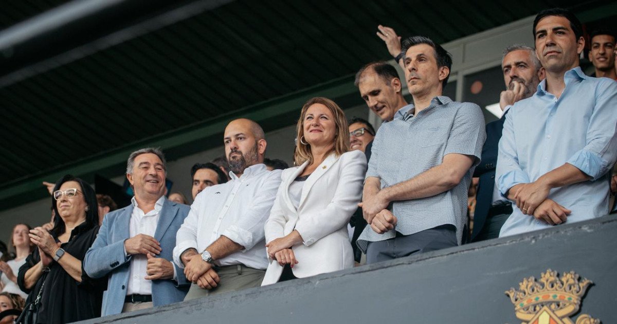 Alcaldesa felicita al CD Castellón por clasificar a play-off a Primera