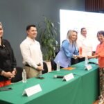UAT entrega constancias a adultos mayores por cursos digitales