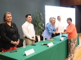 UAT entrega constancias a adultos mayores por cursos digitales