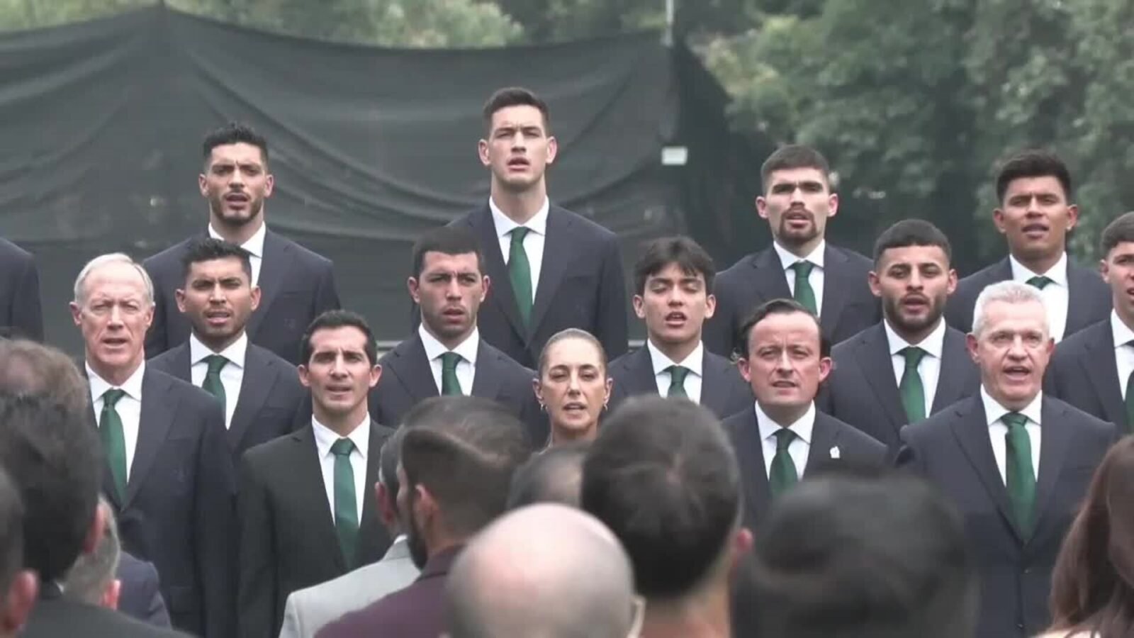 Sheinbaum llama a la selección mexicana a inspirar en Mundial 2026