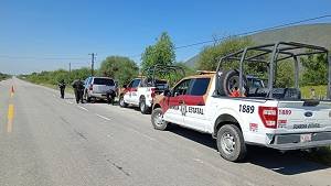 Guardia Estatal auxilia a conductor en la carretera Victoria–Tula