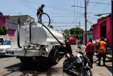 Implementan rutas de pipas tras ruptura de acueducto en Victoria