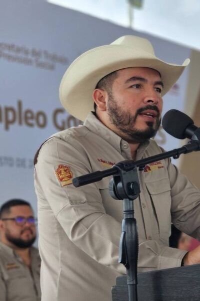 González refuerza control del gusano barrenador en ganadería