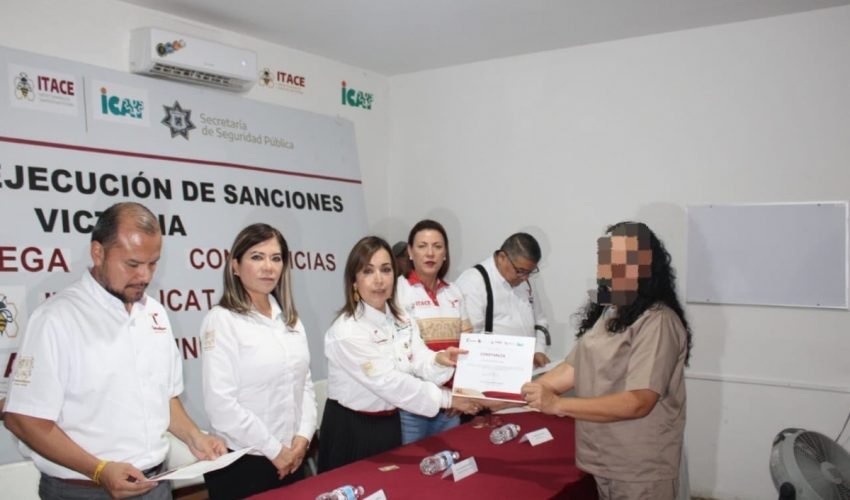 Entregan 203 constancias de capacitación laboral en CEDES Victoria