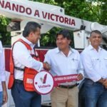 Victoria adquiere camión-pluma para mejorar alumbrado público
