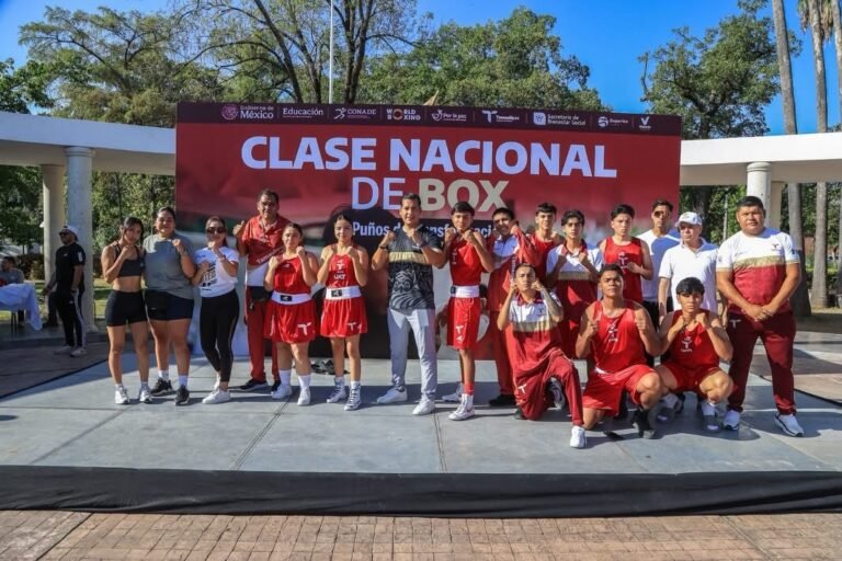 Más de 300 personas asisten a clase nacional de boxeo en Victoria