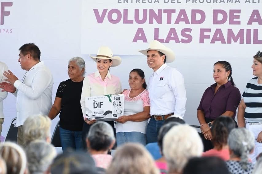 Ciudad Victoria entrega apoyos sociales en Ejido Libertad