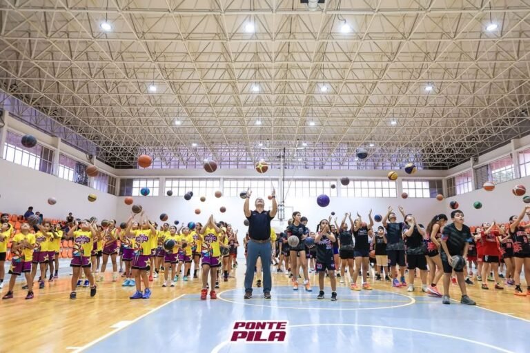 Más de 100 niños participan en Clase Nacional de Baloncesto en Victoria