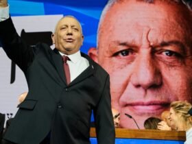 Eisenkot negocia coalición para disputar el poder a Netanyahu
