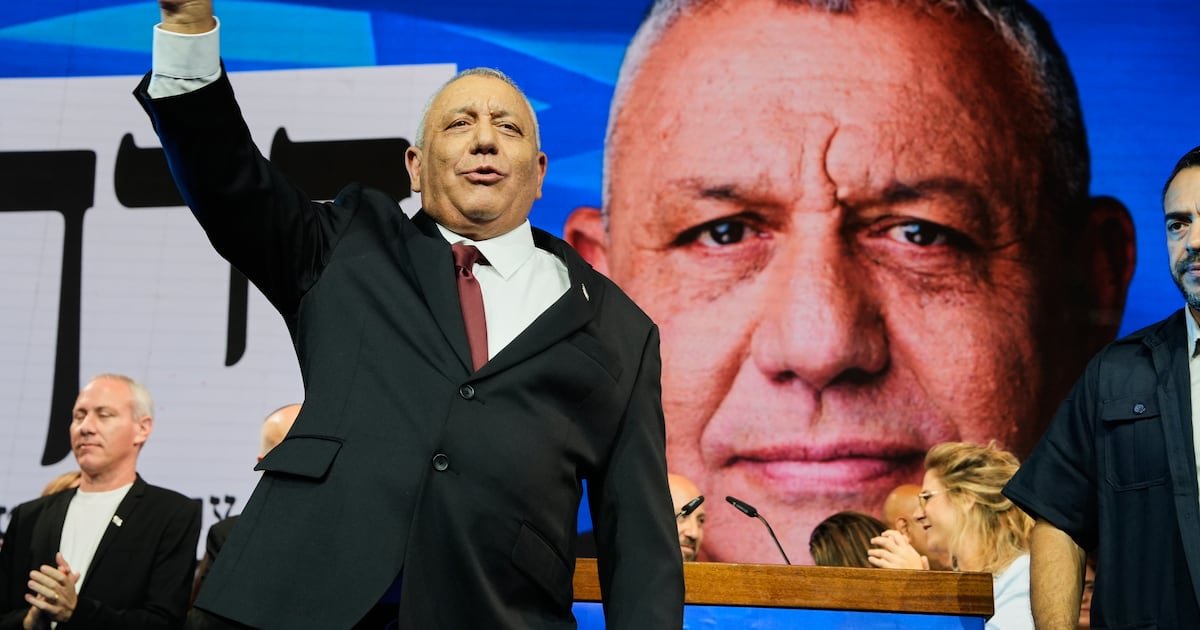 Eisenkot negocia coalición para disputar el poder a Netanyahu