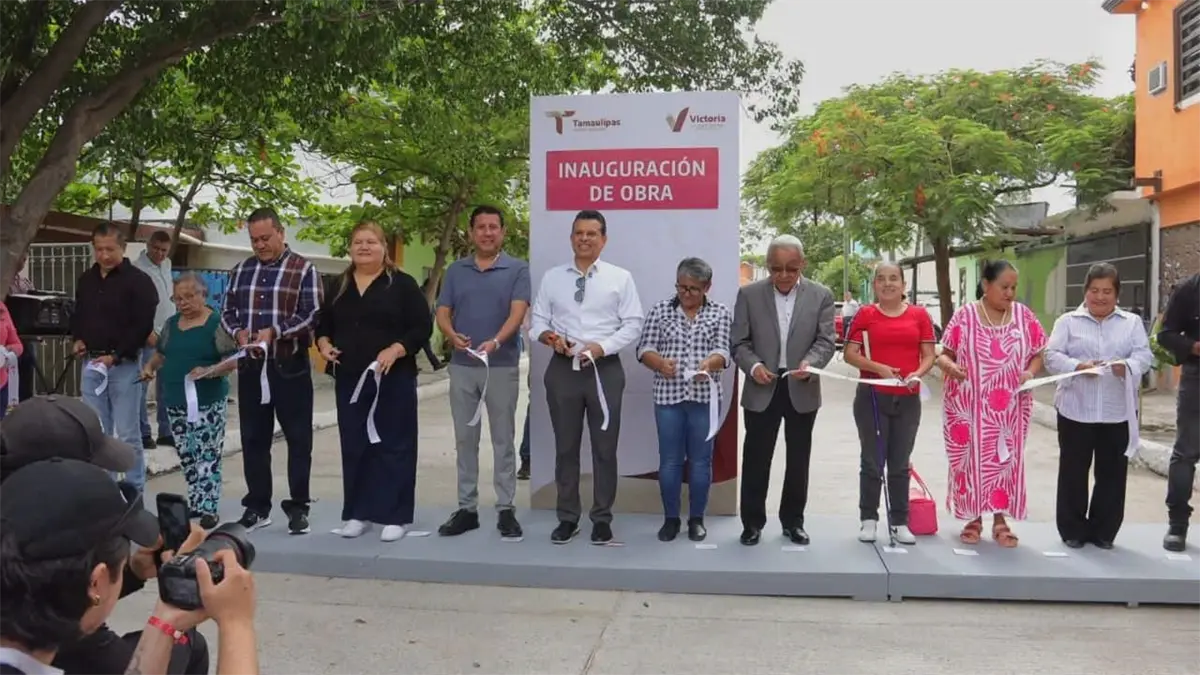 Ciudad Victoria entrega nueva calle de concreto en Las Playas