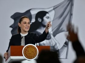 Sheinbaum anuncia aumento salarial y regulación de pensiones en IMSS
